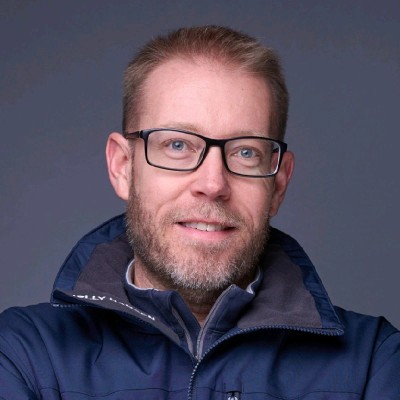 Headshot of Ian Service